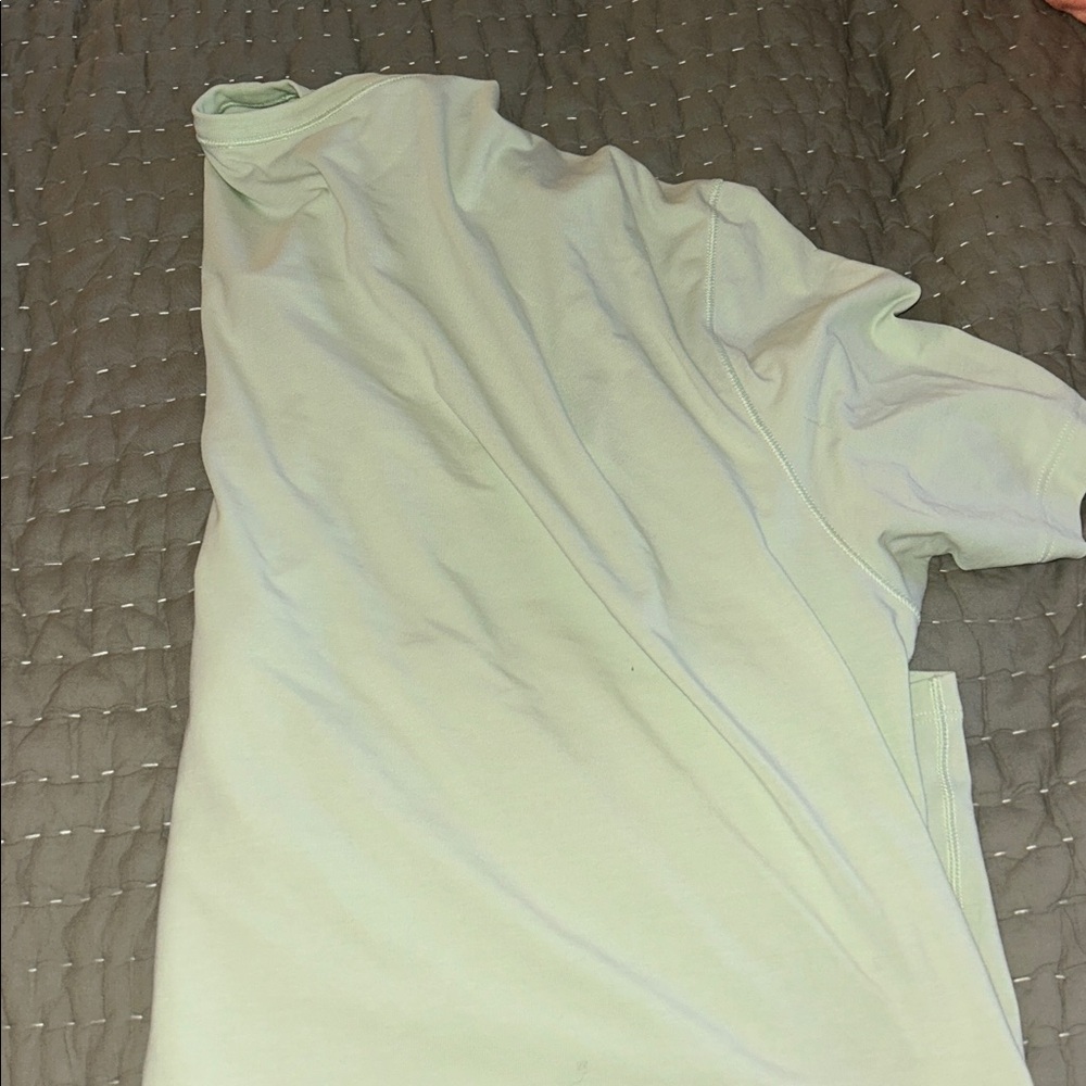 Lululemon men’s tshirt